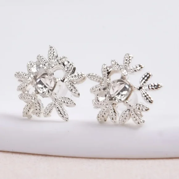 3pcs/set Fashion Christmas Silver Snowflake Necklace Stud Earrings - Picture 2 of 15